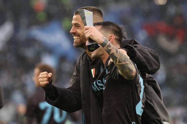 January 4, 2026, Rome, Lazio, Italy: Leonardo Spinazzola of Napoli Matteo Politano of Napoli At the end of Serie A soccer match SS Lazio - SSC Napoli at Stadio Olimpico on January 4, 2026 in Rome , Italy. Rome Italy - ZUMAl131 20260104_zsp_l131_030 Copyright: xCiroxDexLucax