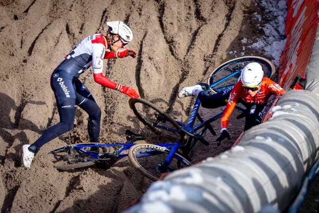 Lucinda Brand BALOISE GLOWI LIONS, Ceylin Alvarado FENIX DECEUNINCK during the UCI Cyclo cross World Cup 2025 in ZONHOVEN, Belgium on 29 december 2025, photo by Marcel van Dorst EYE4images DeFodi Images