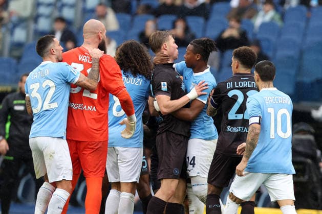 CALCIO - Serie A - SS Lazio vs SSC Napoli Rome, Italy - January 4, 2025: Tijjani Noslin of S.S. Lazio , rgue with Rasmus Hojlund of S.S.C. Napoli during the Serie A Enilive 2025-2026 football match between S.S. Lazio vs S.S.C. Napoli at Olympic Stadium. Rome Italy  Copyright: xIPAxSport ABACAx