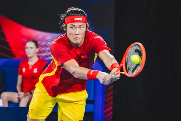 SYDNEY, AUSTRALIA - JANUARY 04: Zhang Zhizhen of Team China returns a shot in the Group B Men s Singles match against Felix Auger Aliassime of Team Canada on day 3 of the 2026 United Cup at Ken Rosewall Arena on January 4, 2026 in Sydney, Australia.  Copyright: xVCGx 111613244398
