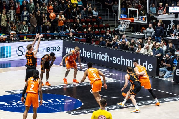 GER, easy Credit Basketball Bundesliga, Niners Chemnitz RASTA Vechta 04 01 2026, Messe, Chemnitz, GER, easy Credit Basketball Bundesliga, Niners Chemnitz RASTA Vechta Lars Thiemann RASTA Vechta 21 at a free throw Photo Alexander Trienitz Chemnitz Messe Sachsen Germany