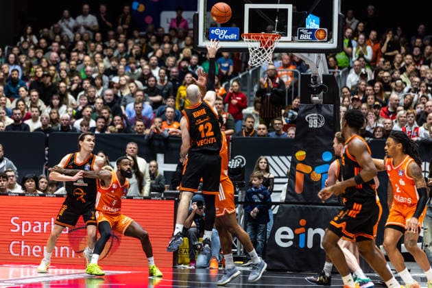 GER, easy Credit Basketball Bundesliga, Niners Chemnitz RASTA Vechta 04 01 2026, Messe, Chemnitz, GER, easy Credit Basketball Bundesliga, Niners Chemnitz RASTA Vechta Tommy Kuhse RASTA Vechta 12 Foto Alexander Trienitz Chemnitz Messe Sachsen Germany
