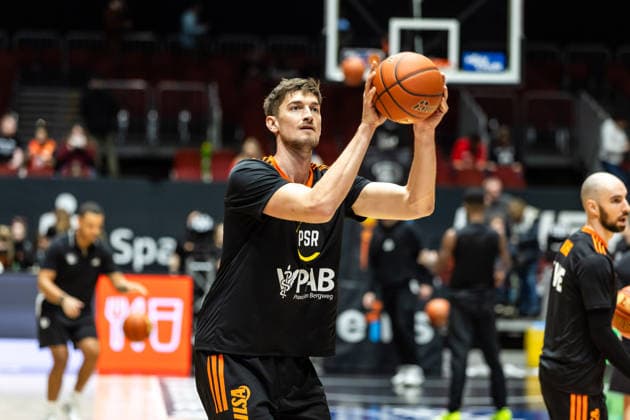 GER, easy Credit Basketball Bundesliga, Niners Chemnitz RASTA Vechta 04 01 2026, Messe, Chemnitz, GER, easy Credit Basketball Bundesliga, Niners Chemnitz RASTA Vechta Tibor Pleiss Tibor Pleiss RASTA Vechta 22 Foto Alexander Trienitz Chemnitz Messe Sachsen Germany