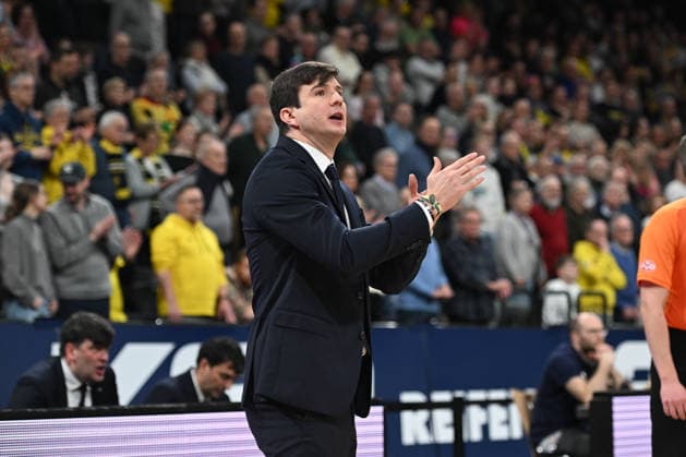 GER, Basketball, easy Credit BBL, EWE Baskets Oldenburg vs ALBA Berlin 04 01 2026, EWE Arena, Oldenburg, GER, easy Credit BBL, EWE Baskets Oldenburg vs ALBA Berlin, in the picture Pedro CALLES ALBA Berlin Headcoach Head Coach nordphotoxgmbhx xRojahn nph00310