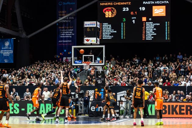 GER, easy Credit Basketball Bundesliga, Niners Chemnitz RASTA Vechta 04 01 2026, Messe, Chemnitz, GER, easy Credit Basketball Bundesliga, Niners Chemnitz RASTA Vechta Linus Trettin RASTA Vechta 15 at a free throw Photo Alexander Trienitz Chemnitz Messe Sachsen Germany