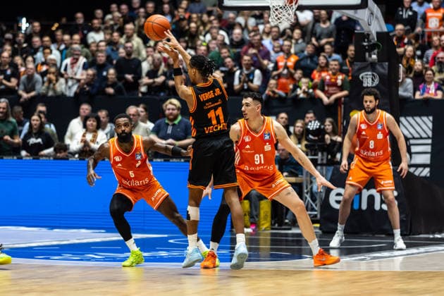 GER, easy Credit Basketball Bundesliga, Niners Chemnitz RASTA Vechta 04 01 2026, Messe, Chemnitz, GER, easy Credit Basketball Bundesliga, Niners Chemnitz RASTA Vechta Alonzo Verge Jr RASTA Vechta 11 Foto Alexander Trienitz Chemnitz Messe Sachsen Germany