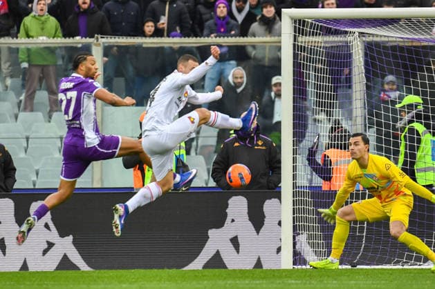 CALCIO - Serie A - ACF Fiorentina vs US Cremonese Cher Ndour (Fiorentina) shoots towards the goal during ACF Fiorentina vs US Cremonese, Italian soccer Serie A match in Florence, Italy, January 04 2026 Florence Italy  Copyright: xIPAxSport ABACAx