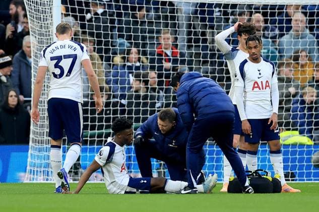 Mohammed Kudus of Tottenham Hotspur receives treatment Tottenham Hotspur v Sunderland, Premier League, Football, Tottenham Hotspur Stadium, London, UK - 04 Jan 2026London Tottenham Hotspur Stadium United Kingdom EDITORIAL USE ONLY No use with unauthorised audio, video, data, fixture lists, club league logos or live services. Online in-match use limited to 120 images, no video emulation. No use in betting, games or single club league player publications. Copyright: xGeorgexTewkesbury Shutterstockx 16220535am