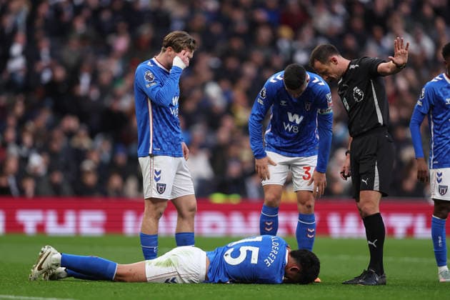 4th January 2026; Tottenham Hotspur Stadium, London, England; Premier League Football, Tottenham Hotspur versus Sunderland; Omar Alderete of Sunderland is down but declines physios treatment  KatiexChan