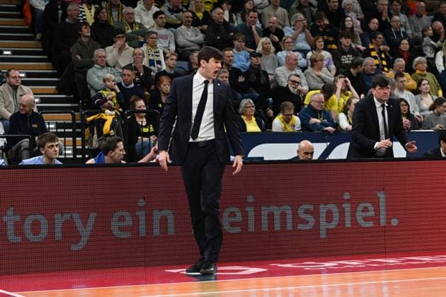 GER, Basketball, easy Credit BBL, EWE Baskets Oldenburg vs ALBA Berlin 04 01 2026, EWE Arena, Oldenburg, GER, easy Credit BBL, EWE Baskets Oldenburg vs ALBA Berlin, in the picture Pedro CALLES ALBA Berlin Headcoach Head Coach nordphotoxgmbhx xRojahn nph00310