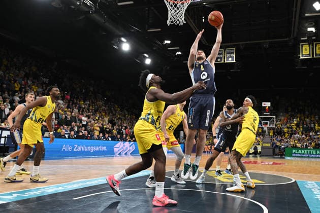 GER, Basketball, easy Credit BBL, EWE Baskets Oldenburg vs ALBA Berlin 04 01 2026, EWE Arena, Oldenburg, GER, easy Credit BBL, EWE Baskets Oldenburg vs ALBA Berlin, pictured Malte DELOW ALBA Berlin 6 Brain FOBBS EWE Baskets Oldenburg 4 nordphotoxgmbhx xRojahn nph00310