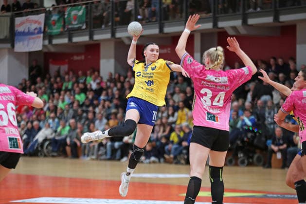 Handball, 2 Alsco HBF HC Leipzig Füchse Berlin 04 01 2026 Lisa Lammich 76, HC Leipzig throws 2 Alsco Handball Bundesliga Women, HBF, Season 2025 2026, 12 Matchday HC Leipzig vs Füchse Berlin on 04 01 2026 at Sporthalle Brüderstraße Leipzig Copyright: xBEAUTIFULxSPORTS JanxKaeferx