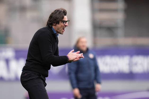 FiorentinaÕs head coach Paolo Vanoli shouts instructions to his players during the Serie A soccer match between Fiorentina and Cremonese at the Artemio Franchi Stadium in Florence, north Italy - Sunday, January 4, 2026 -  Copyright: xMassimoxPaolone LaPressex