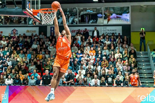Chemnitz, Germany 04 January 2026 1 BBL 2025 2026 Niners Chemnitz vs Rasta Vechta In the picture Kostja Mushidi 99 with a dunking Copyright: xFotostandx xNachtigallx