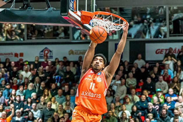 Chemnitz, Germany 04 January 2026 1 BBL 2025 2026 Niners Chemnitz vs Rasta Vechta In the picture Kostja Mushidi 99 with a dunking Copyright: xFotostandx xNachtigallx