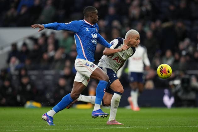 Premier League Tottenham Hotspur v Sunderland Richarlison of Tottenham Hotspur and Nordi Mukiele of Sunderland during the Premier League match Tottenham Hotspur vs Sunderland at Tottenham Hotspur Stadium, London, United Kingdom, 4th January 2026 (Photo by Harvey Murphy News Images) Copyright: xHarveyxMurphy NewsxImagesx
