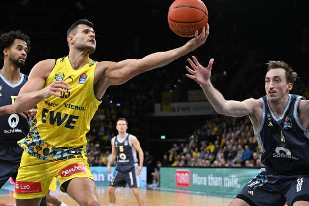 GER, Basketball, easy Credit BBL, EWE Baskets Oldenburg vs ALBA Berlin 04 01 2026, EWE Arena, Oldenburg, GER, easy Credit BBL, EWE Baskets Oldenburg vs ALBA Berlin, in the picture Filip STANIC EWE Baskets Oldenburg 65 Moses WOOD ALBA Berlin 11 nordphotoxgmbhx xRojahn nph00310