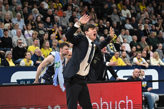 GER, Basketball, easy Credit BBL, EWE Baskets Oldenburg vs ALBA Berlin 04 01 2026, EWE Arena, Oldenburg, GER, easy Credit BBL, EWE Baskets Oldenburg vs ALBA Berlin, in the picture Pedro CALLES ALBA Berlin Headcoach Head Coach nordphotoxgmbhx xRojahn nph00310