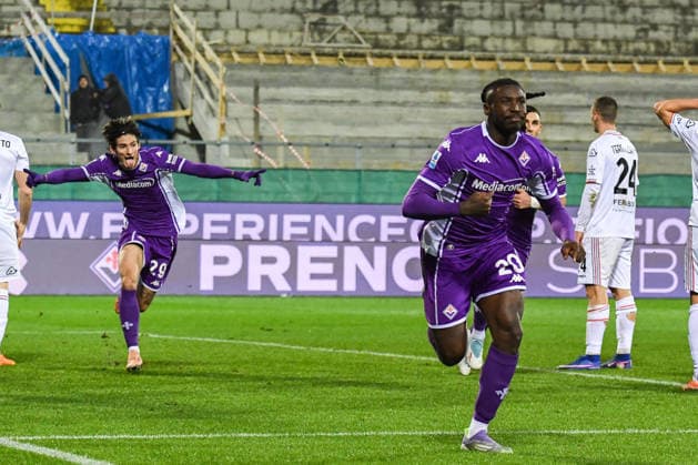Bioty Moise Kean (Fiorentina) celebrates with teammates after scoring the 1-0 goal during ACF Fiorentina vs US Cremonese, Italian soccer Serie A match in Florence, Italy, January 04 2026  Copyright: xFabioxFagiolini IPAxSportx xipa-agency.netx xx IPA_69685318 IPA_Agency_IPA69685318