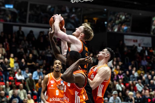 GER, easy Credit Basketball Bundesliga, Niners Chemnitz RASTA Vechta 04 01 2026, Messe, Chemnitz, GER, easy Credit Basketball Bundesliga, Niners Chemnitz RASTA Vechta Lars Thiemann RASTA Vechta 21 Foto Alexander Trienitz Chemnitz Messe Sachsen Germany