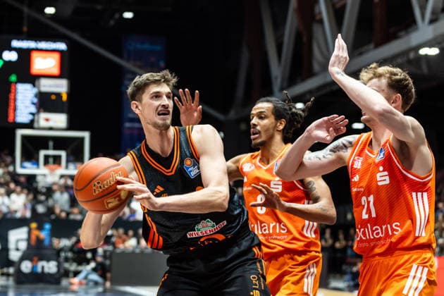 GER, easy Credit Basketball Bundesliga, Niners Chemnitz RASTA Vechta 04 01 2026, Messe, Chemnitz, GER, easy Credit Basketball Bundesliga, Niners Chemnitz RASTA Vechta Tibor Pleiss Tibor Pleiss RASTA Vechta 22 Foto Alexander Trienitz Chemnitz Messe Sachsen Germany