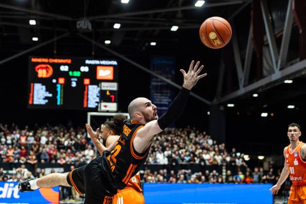 GER, easy Credit Basketball Bundesliga, Niners Chemnitz RASTA Vechta 04 01 2026, Messe, Chemnitz, GER, easy Credit Basketball Bundesliga, Niners Chemnitz RASTA Vechta Tommy Kuhse RASTA Vechta 12 Foto Alexander Trienitz Chemnitz Messe Sachsen Germany