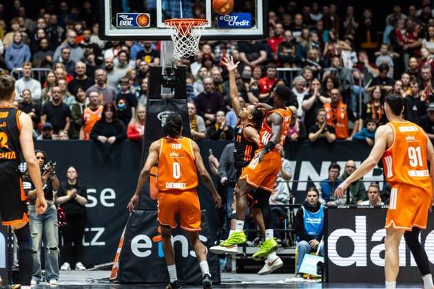 GER, easy Credit Basketball Bundesliga, Niners Chemnitz RASTA Vechta 04 01 2026, Messe, Chemnitz, GER, easy Credit Basketball Bundesliga, Niners Chemnitz RASTA Vechta Alonzo Verge Jr RASTA Vechta 11 , Corey Davis Jr Niners Chemnitz, 5 Foto Alexander Trienitz Chemnitz Messe Sachsen Germany