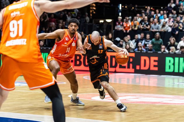 GER, easy Credit Basketball Bundesliga, Niners Chemnitz RASTA Vechta 04 01 2026, Messe, Chemnitz, GER, easy Credit Basketball Bundesliga, Niners Chemnitz RASTA Vechta Tommy Kuhse RASTA Vechta 12 Foto Alexander Trienitz Chemnitz Messe Sachsen Germany
