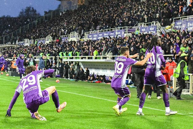 CALCIO - Serie A - ACF Fiorentina vs US Cremonese Bioty Moise Kean (Fiorentina) celebrates with teammates after scoring the 1-0 goal during ACF Fiorentina vs US Cremonese, Italian soccer Serie A match in Florence, Italy, January 04 2026 Florence Italy  Copyright: xIPAxSport ABACAx