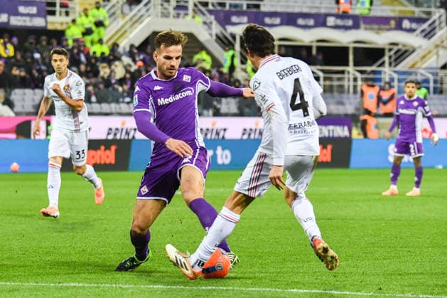 Tommaso Barbieri (Cremonese) thwarted by Luca Ranieri (Fiorentina) during ACF Fiorentina vs US Cremonese, Italian soccer Serie A match in Florence, Italy, January 04 2026  Copyright: xFabioxFagiolini IPAxSportx xipa-agency.netx xx IPA_69685118 IPA_Agency_IPA69685118