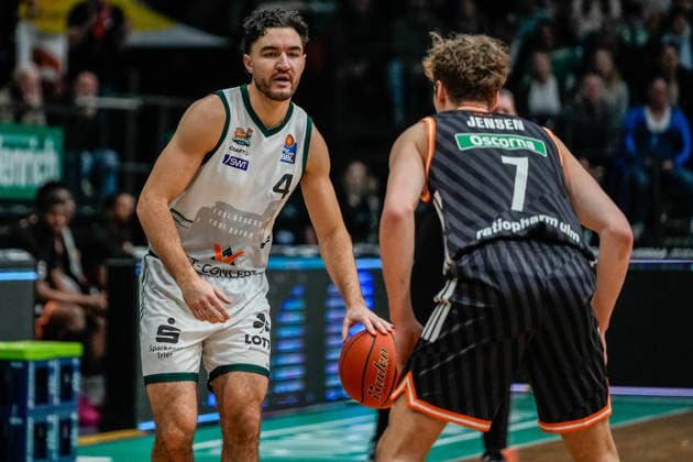04 01 2026, xdaymx, Basketball easyCredit BBL, Gladiators Trier Ratiopharm Clayton Guillozet Trier beim Wurf DFL DFB REGULATIONS PROHIBIT ANY USE OF PHOTOGRAPHS as IMAGE SEQUENCES and or QUASI VIDEO Trier