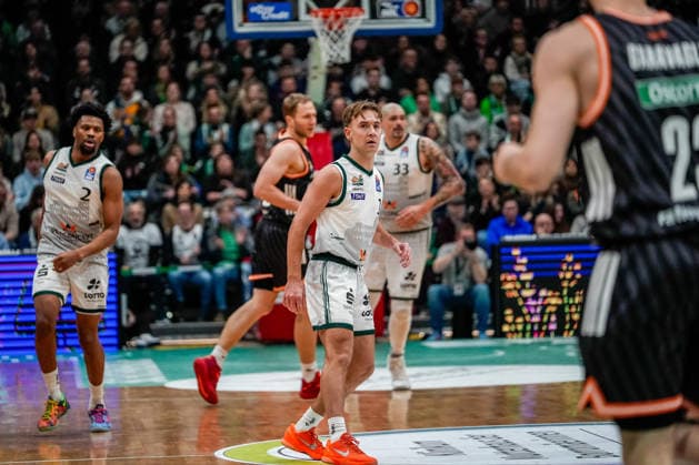 04 01 2026, xdaymx, Basketball easyCredit BBL, Gladiators Trier Ratiopharm Steven Ashworth Trier beim Wurf DFL DFB REGULATIONS PROHIBIT ANY USE OF PHOTOGRAPHS as IMAGE SEQUENCES and or QUASI VIDEO Trier