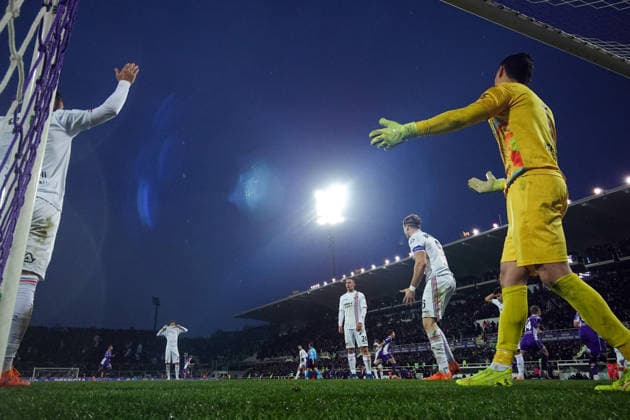 Cremonese s goalkeeper Emil Audero and the players of Cremonese react after the goal of Fiorentina s Moise Kean 1-0 during the Serie A soccer match between Fiorentina and Cremonese at the Artemio Franchi Stadium in Florence, north Italy - Sunday, January 4, 2026 -  Copyright: xMassimoxPaolone LaPressex