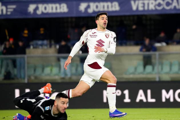 Torino™s Giovanni Simeone celebration goal 0-1 during the Serie A soccer match between Hellas Verona and Torino FC at the Bentegodi Stadium in Verona, north west Italy - Sunday , January 04 , 2026. - Soccer .  Copyright: xPaolaxGarbuio Lapressex