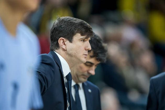 Oldenburg, Lower Saxony, DEU, 04 01 2026, Head Coach Pedro Calles Alba Berlin EWE Baskets Oldenburg vs Alba Berlin Basketball 1 Basketball Bundesliga Season 2025 2026, Matchday 14, Grosse EWE Arena EWE Baskets Oldenburg vs Alba Berlin