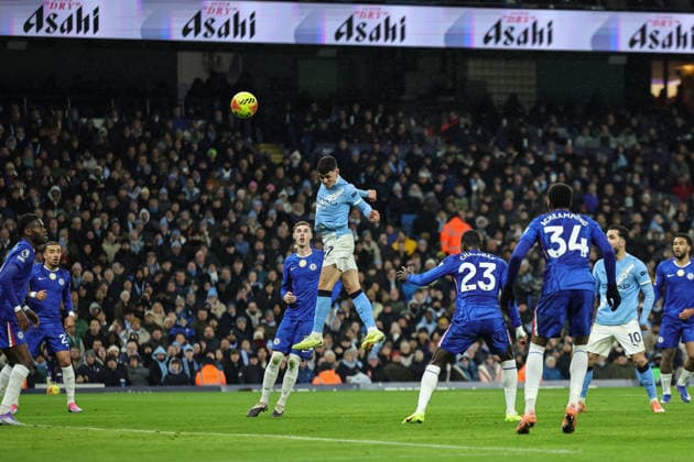 Premier League Manchester City v Chelsea Phil Foden of Manchester City heads on goal during the Premier League match Manchester City vs Chelsea at Etihad Stadium, Manchester, United Kingdom, 4th January 2026 (Photo by Mark Cosgrove News Images) Manchester Etihad Stadium Manchester United, ManU Kingdom Copyright: xMarkxCosgrove NewsxImagesx