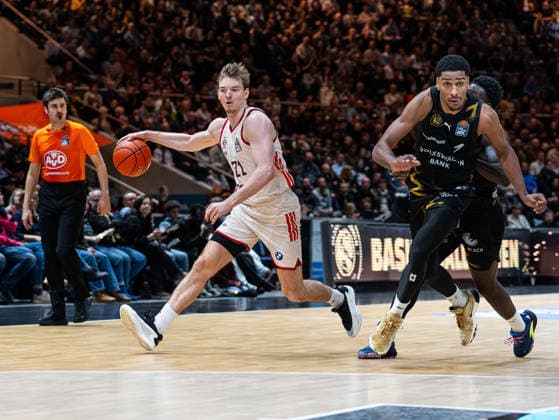 Justus Hollatz FC Bayern Muenchen, 21 dribbling against David N Guessan Basketball Loewen Braunschweig, 01 and Barra Njie Basketball Loewen Braunschweig, 13 Basketball Loewen Braunschweig vs FC Bayern Muenchen, Basketball, easyCredit Basketball Bundesliga, Matchday 14, Season 2025 2026, 04 01 2026 Basketball Loewen Braunschweig vs FC Bayern Muenchen, Basketball, easyCredit Basketball Bundesliga, Matchday 14, Season 2025 2026, 04 01 2026 Braunschweig Copyright: xEibner-Pressefoto DamianxKruczynx EP_DKI