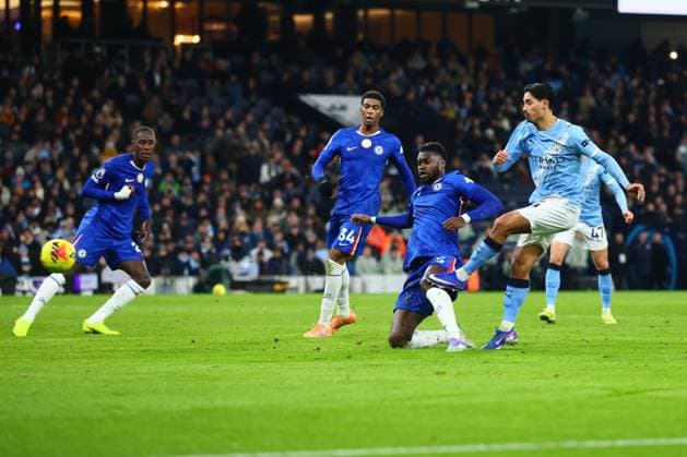 Tijjani Reijnders of Manchester City scores to make it 1-0 and celebrates Manchester City v Chelsea, Premier League, Football, Etihad Stadium, Manchester, UK - 04 Jan 2026Manchester Etihad Stadium United Kingdom EDITORIAL USE ONLY No use with unauthorised audio, video, data, fixture lists, club league logos or live services. Online in-match use limited to 120 images, no video emulation. No use in betting, games or single club league player publications.  Copyright: xPaulxCurrie Shutterstockx 16220539bq