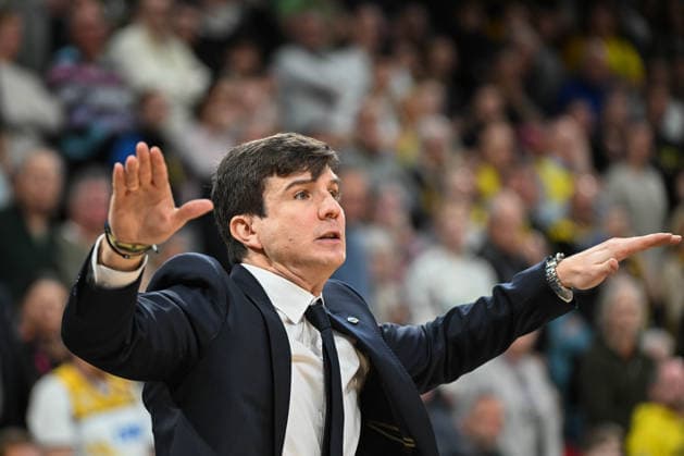 GER, Basketball, easy Credit BBL, EWE Baskets Oldenburg vs ALBA Berlin 04 01 2026, EWE Arena, Oldenburg, GER, easy Credit BBL, EWE Baskets Oldenburg vs ALBA Berlin, in the picture Pedro CALLES ALBA Berlin Headcoach Head Coach nordphotoxgmbhx xRojahn nph00310