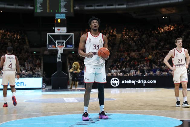 04 01 2026, xgox, Basketball, easyCredit BBL, Basketball Loewen Braunschweig FC Bayern München emspor, v l David McCormack Bayern, 33 Braunschweig