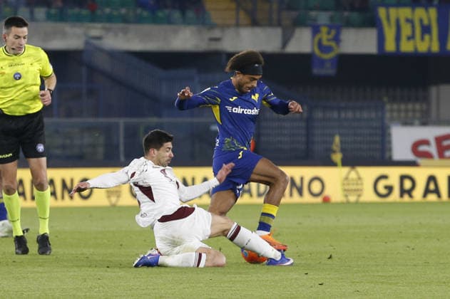 Giovanni Pablo Simeone Baldini Simeone of Torino FC battle for the ball with Antoine Joseph Bernede of Hellas Verona FC during Hellas Verona FC vs Torino FC, 18Â° Serie A Enilive 2025-26 game at Marcantonio Bentegodi stadium in Verona (VR), Italy, on January 04, 2026.  Copyright: xDavidexCasentini IPAxSportx xipa-agency.netx xx IPA_69691704 IPA_Agency_IPA69691704