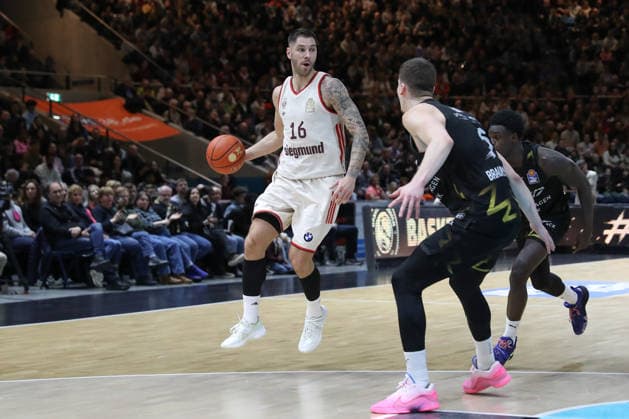 04 01 2026, xgox, Basketball, easyCredit BBL, Basketball Loewen Braunschweig FC Bayern München emspor, v l Stefan Jovic Bayern, 16 Braunschweig