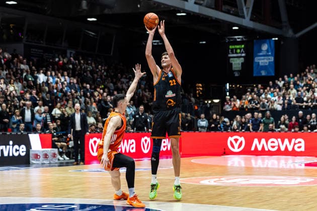 GER, easy Credit Basketball Bundesliga, Niners Chemnitz RASTA Vechta 04 01 2026, Messe, Chemnitz, GER, easy Credit Basketball Bundesliga, Niners Chemnitz RASTA Vechta Tibor Pleiss Tibor Pleiss RASTA Vechta 22 Foto Alexander Trienitz Chemnitz Messe Sachsen Germany