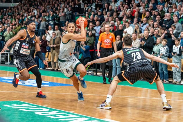 04 01 2026, xdaymx, Basketball easyCredit BBL, Gladiators Trier Ratiopharm Ulm Jordan Roland Trier prevails against all DFL DFB REGULATIONS PROHIBIT ANY USE OF PHOTOGRAPHS as IMAGE SEQUENCES and or QUASI VIDEO Trier