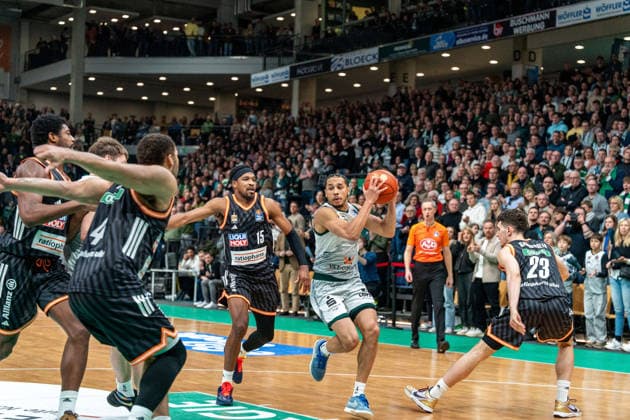 04 01 2026, xdaymx, Basketball easyCredit BBL, Gladiators Trier Ratiopharm Ulm Jordan Roland Trier prevails against all DFL DFB REGULATIONS PROHIBIT ANY USE OF PHOTOGRAPHS as IMAGE SEQUENCES and or QUASI VIDEO Trier