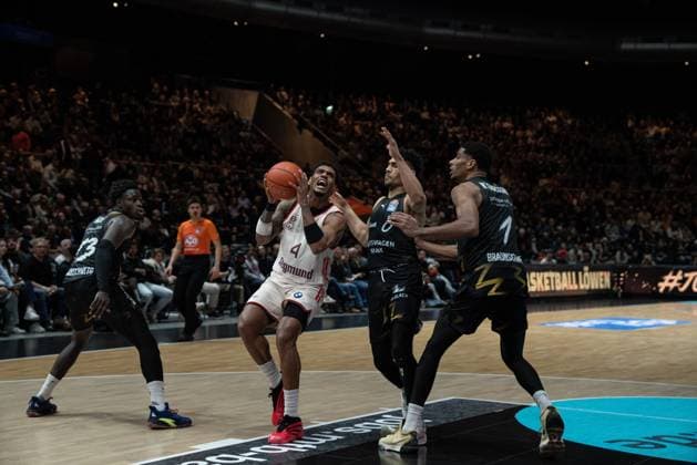 Game action with David NGuessan 1 Basketball Lions Braunschweig , Adrian Worthy 0 Basketball Lions Braunschweig , Xavier Rathan Mayes 4 FC Bayern Basketball and Barra Njie 13 Basketball Lions Braunschweig in the EasyCredit BBL on matchday 14 in Braunschweig Game action with David NGuessan 1 Basketball Lions Braunschweig and Xavier Rathan Mayes 4 FC Bayern Basketball Copyright: xFeyzullahxGökalp feyzofsportsx