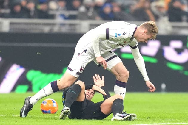 Inter Milan™s Lautaro Martinez fights for the ball with. Bologna s Torbjorn Heggem during the Serie A soccer match between Inter and Bologna at the San Siro Stadium in Milan , north Italy - Sunday, January 04 , 2025. - Soccer .  Copyright: xSpada LaPressex
