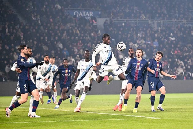 Paris Saint-Germain v Paris FC - Ligue 1 McDonald s 2025 2026 19 Nhoa SANGUI (pfc) - 87 Joao NEVES (psg) during the Ligue 1 McDonald s match between Paris Saint-Germain and Paris FC at Parc des Princes on January 4, 2026 in Paris, France. Paris France  Copyright: xFEPx 776348245
