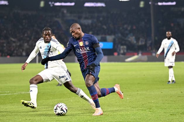 Paris Saint-Germain v Paris FC - Ligue 1 McDonald s 2025 2026 19 Nhoa SANGUI (pfc) - 25 Nuno MENDES (psg) during the Ligue 1 McDonald s match between Paris Saint-Germain and Paris FC at Parc des Princes on January 4, 2026 in Paris, France. Paris France  Copyright: xFEPx 776348245