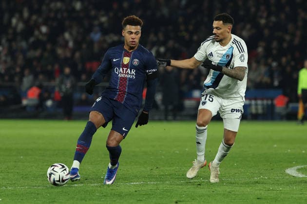 FBL FRA LIGUE1 Paris Saint Germain Paris FC Senny Mayulu Paris Saint Germain , Timothee Kolodziejczak Paris FC during the French L1 football match between Paris Saint Germain PSG and Paris FC at Parc des Princes on January 04, 2026 in Paris France Copyright: JoaquimxFerreira